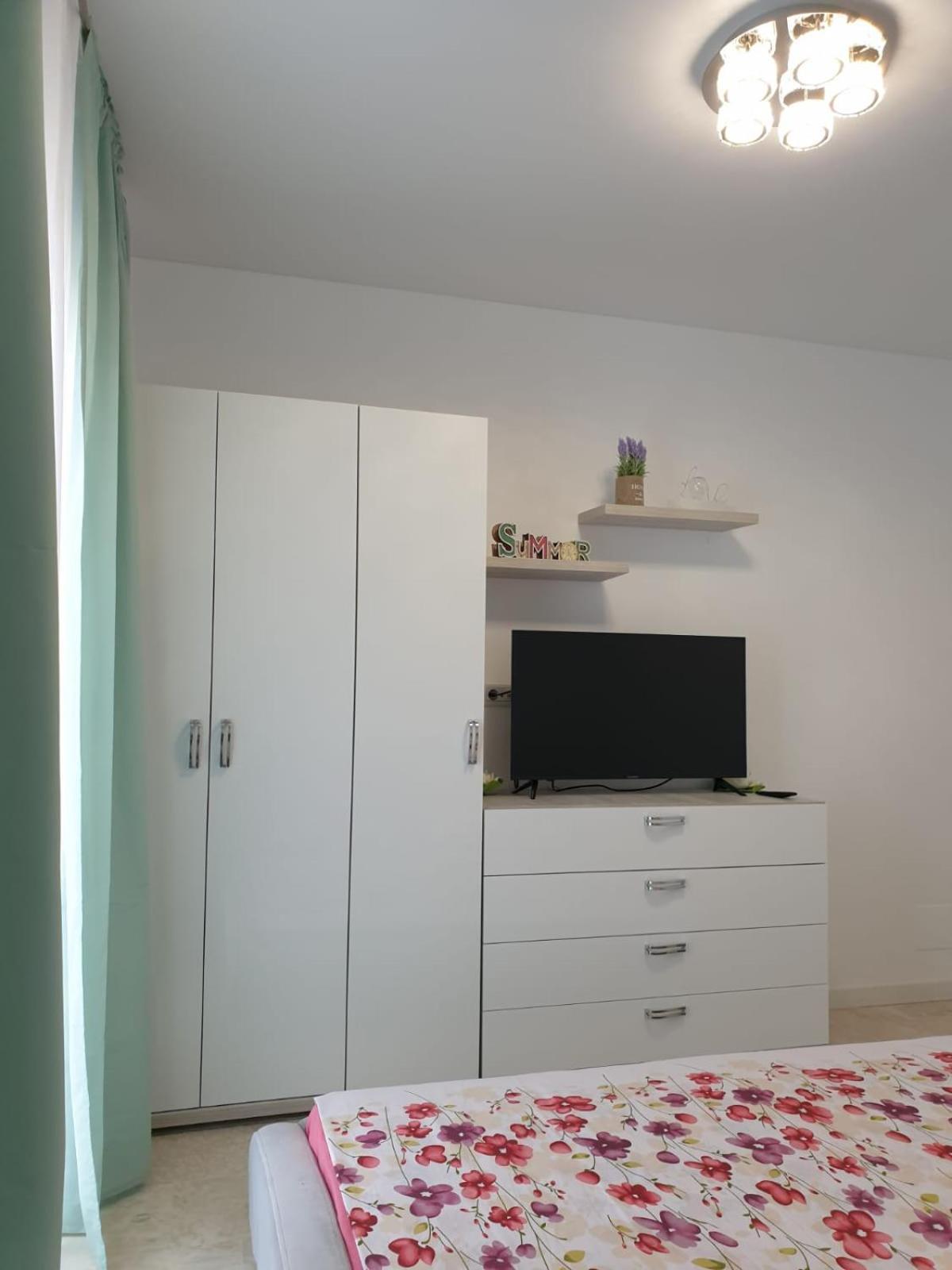 Seafront Papaya Apartment Navodari Exterior photo